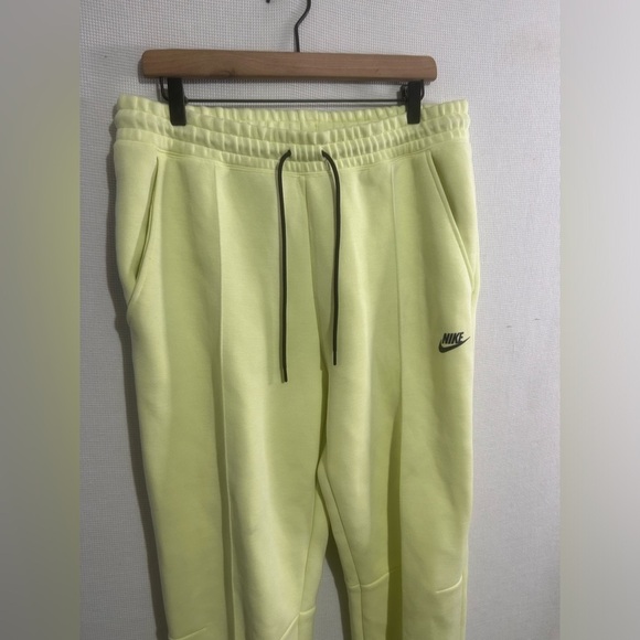 Men’s neon Nike sweatpants - Picture 3 of 6